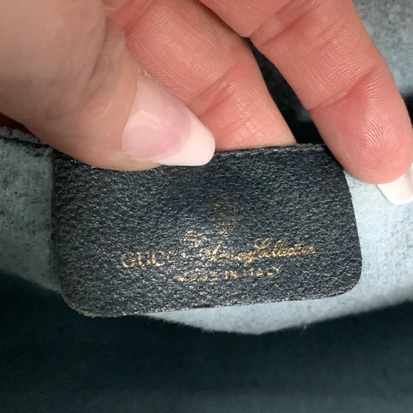 ❌SOLD❌Authentic vintage Gucci navy micro GG pouch clutch converted to crossbody - Picture 15 of 17